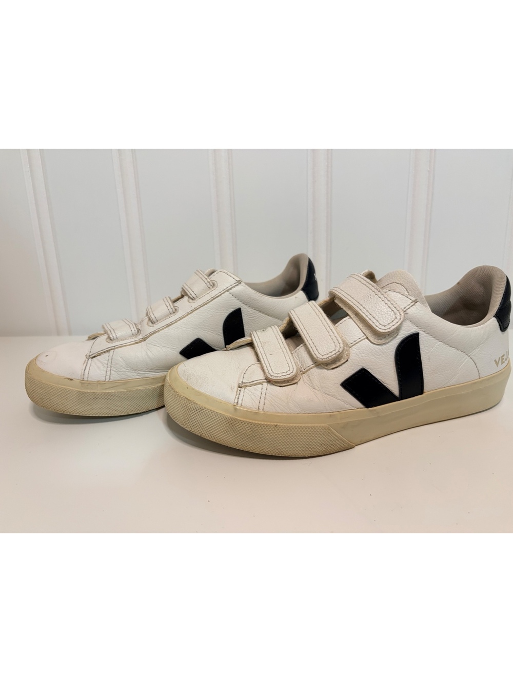 Veja Leather Recife Low-Top Sneakers with Hook & Loop Straps Women's 8